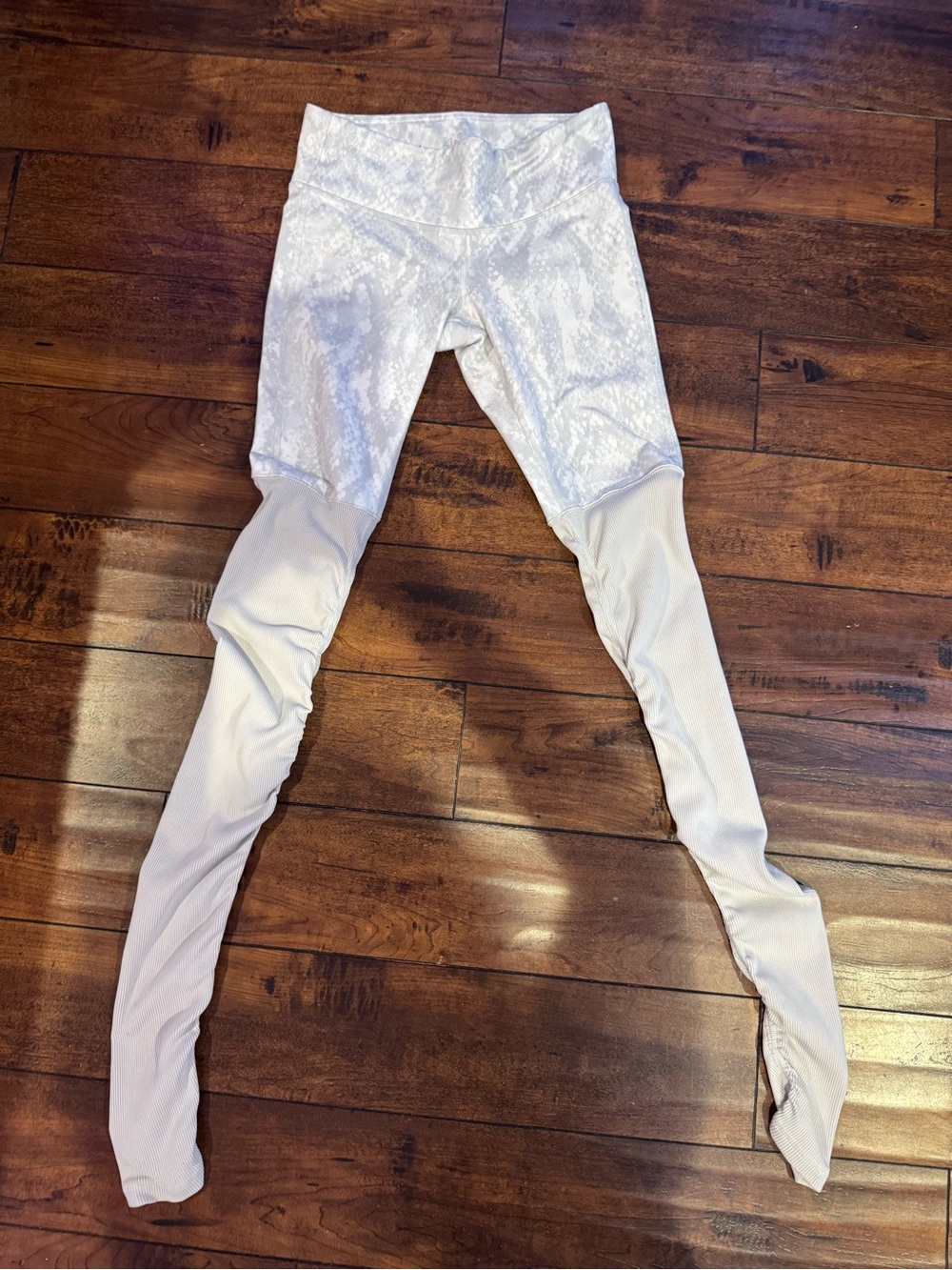 ALO Yoga White Textured High-Waist Leggings